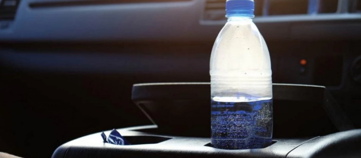 Δείτε γιατί δεν πρέπει να αφήνετε πλαστικό μπουκάλι με νερό στον ήλιο ή στο αυτοκίνητο όταν έχει ζέστη